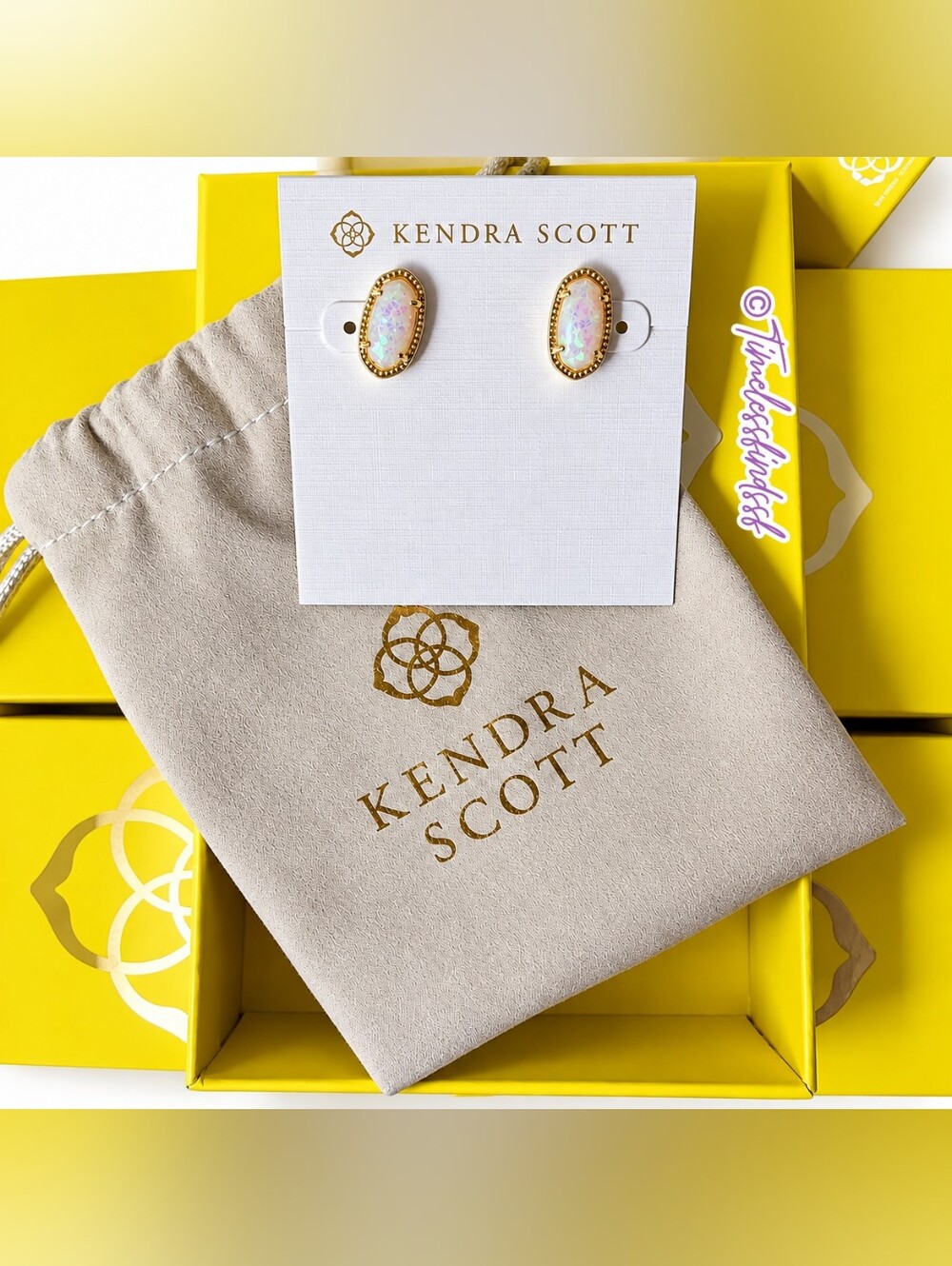 ✨ Kendra Scott Elisa White Opal Earrings ✨